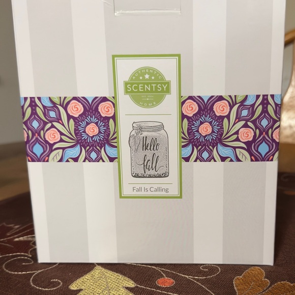 FALL IS CALLING SCENTSY WARMER - Picture 2 of 2